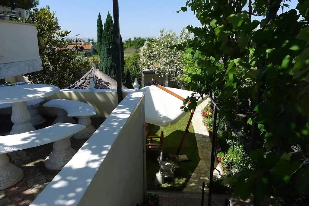 Beach House - Bedroom For 5 People - 1St Floor Velipoje Holiday home