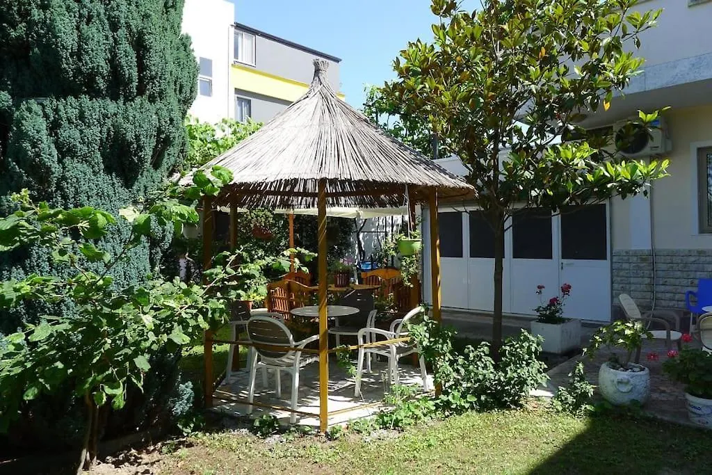 Beach House - Bedroom For 5 People - 1St Floor Velipoje Holiday home